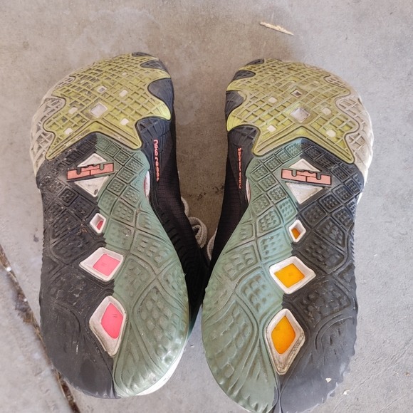 Nike * Size 7* Lebron 18 Space Jam low Shoes *Tune Squad Bugs Marvin 2021 - Picture 7 of 8